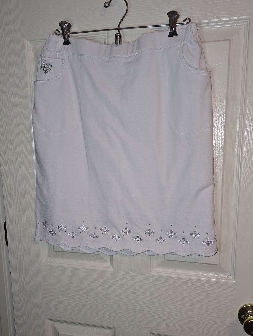 Quacker‎ Factory White Eyelet Scalloped Mini Skirt with Rhinestone Heart Pocket